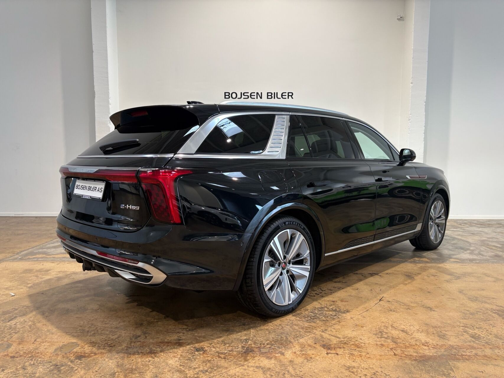 Sort Hongqi E-HS9 fra 2023