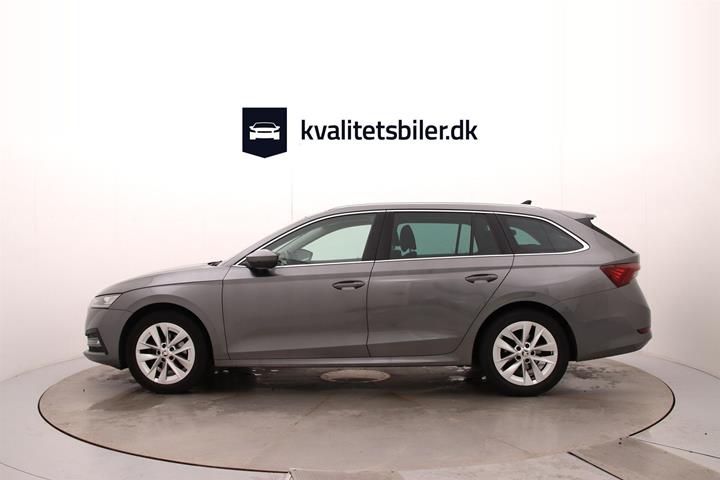 Grå Skoda Octavia fra 2022