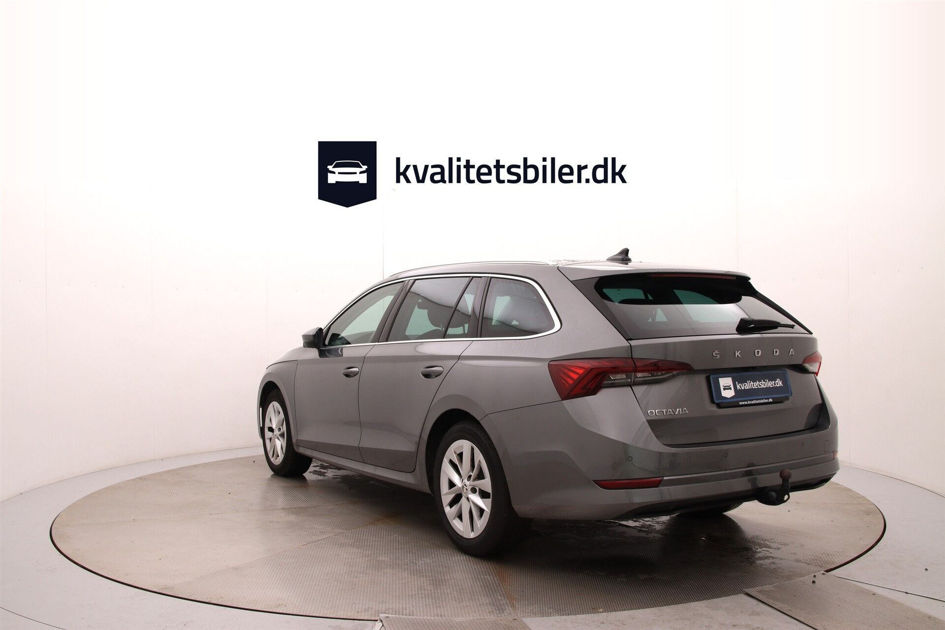 Grå Skoda Octavia fra 2022