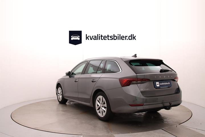 Grå Skoda Octavia fra 2022