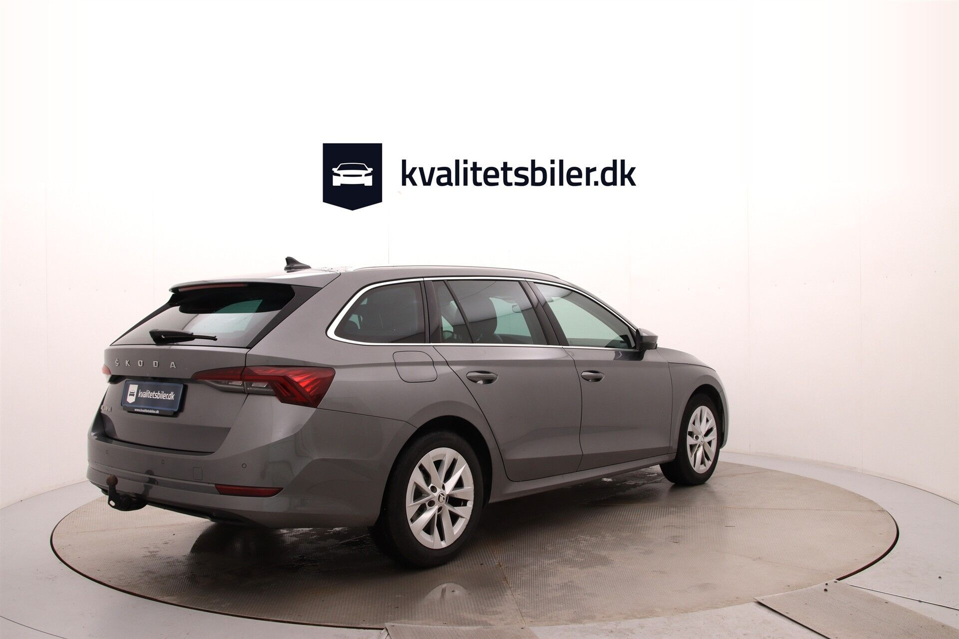 Grå Skoda Octavia fra 2022