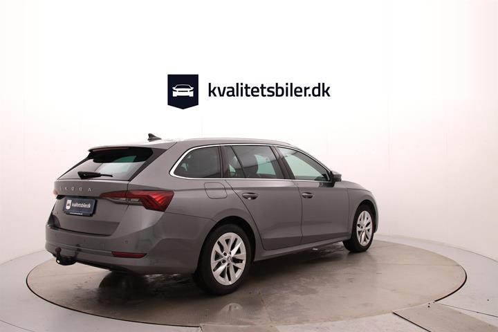 Grå Skoda Octavia fra 2022