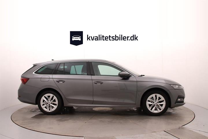 Grå Skoda Octavia fra 2022