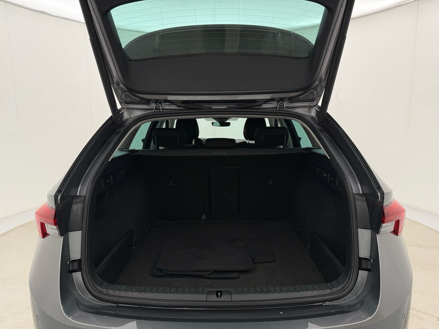 Grå Skoda Octavia fra 2022