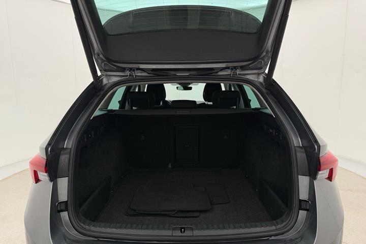 Grå Skoda Octavia fra 2022