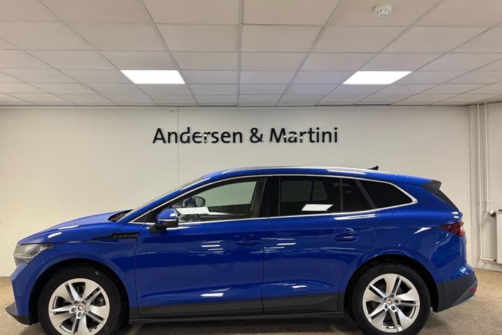 Blå Skoda Enyaq fra 2022