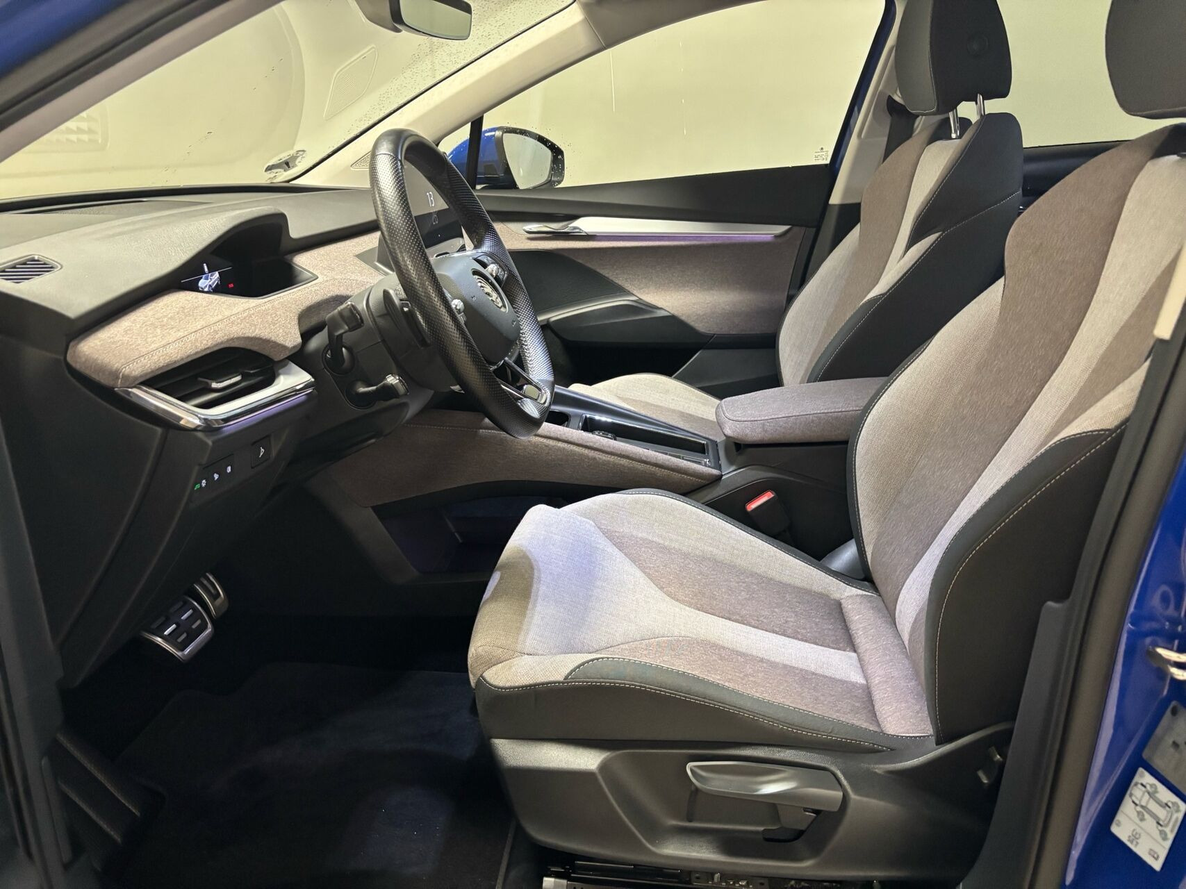 Blå Skoda Enyaq fra 2022