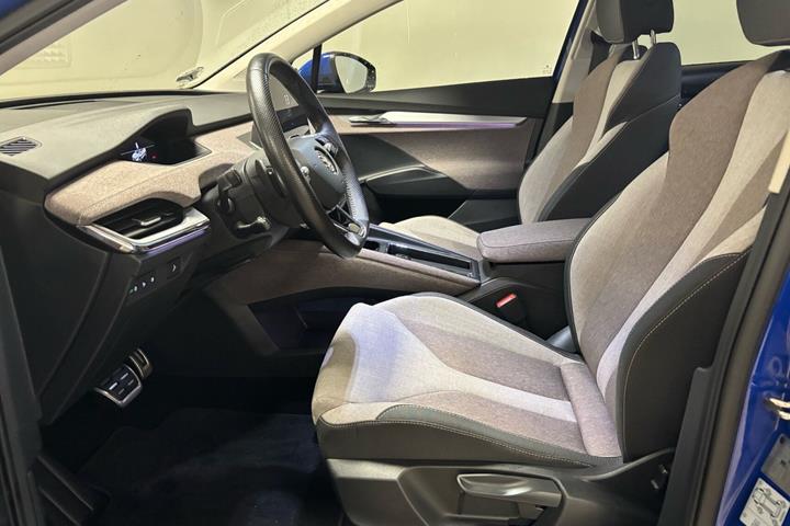 Blå Skoda Enyaq fra 2022