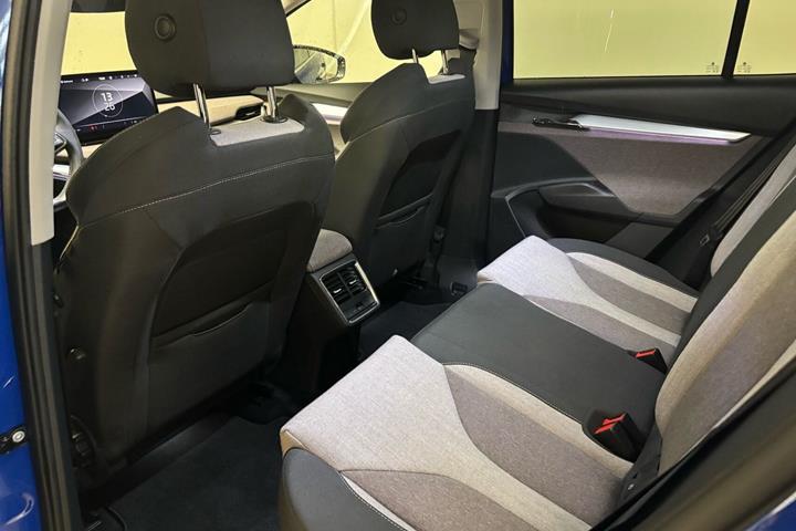 Blå Skoda Enyaq fra 2022