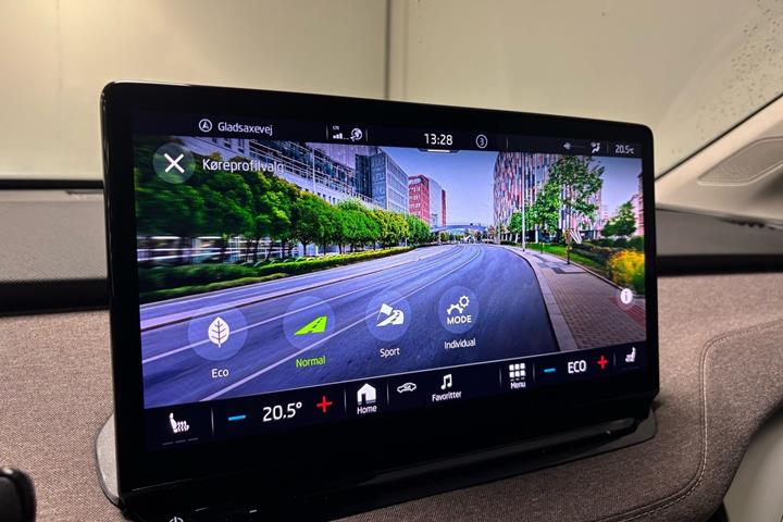 Blå Skoda Enyaq fra 2022