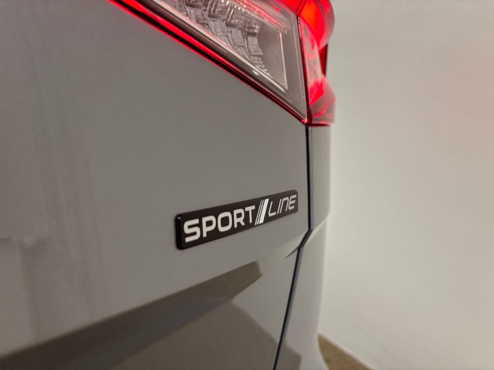 Grå Skoda Enyaq fra 2026