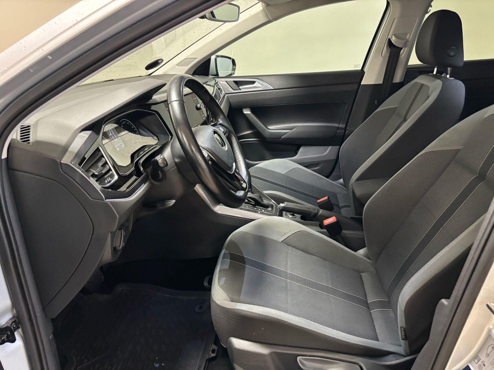 Sølv VW Polo fra 2021