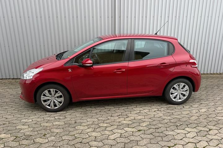 Rød Peugeot 208 fra 2014