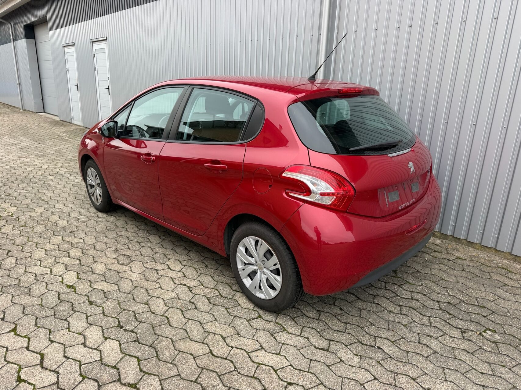 Rød Peugeot 208 fra 2014