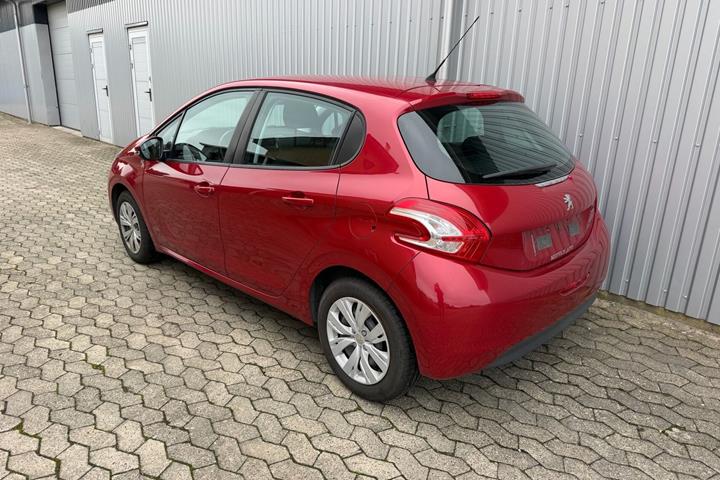 Rød Peugeot 208 fra 2014