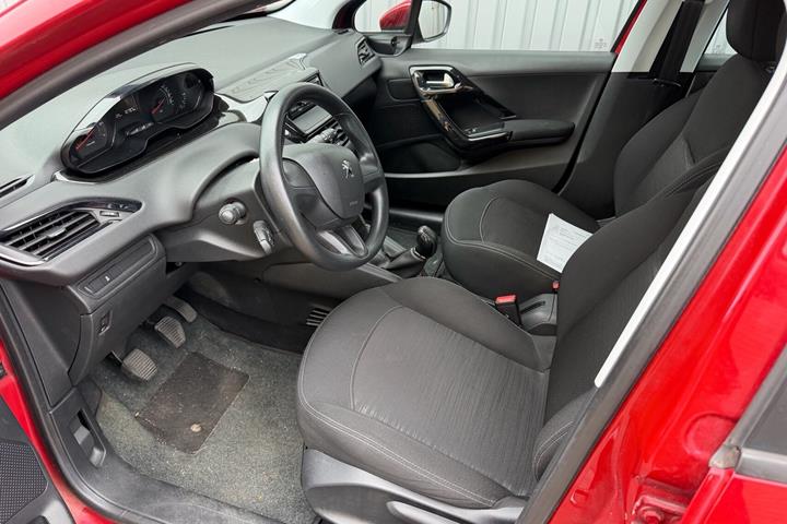Rød Peugeot 208 fra 2014