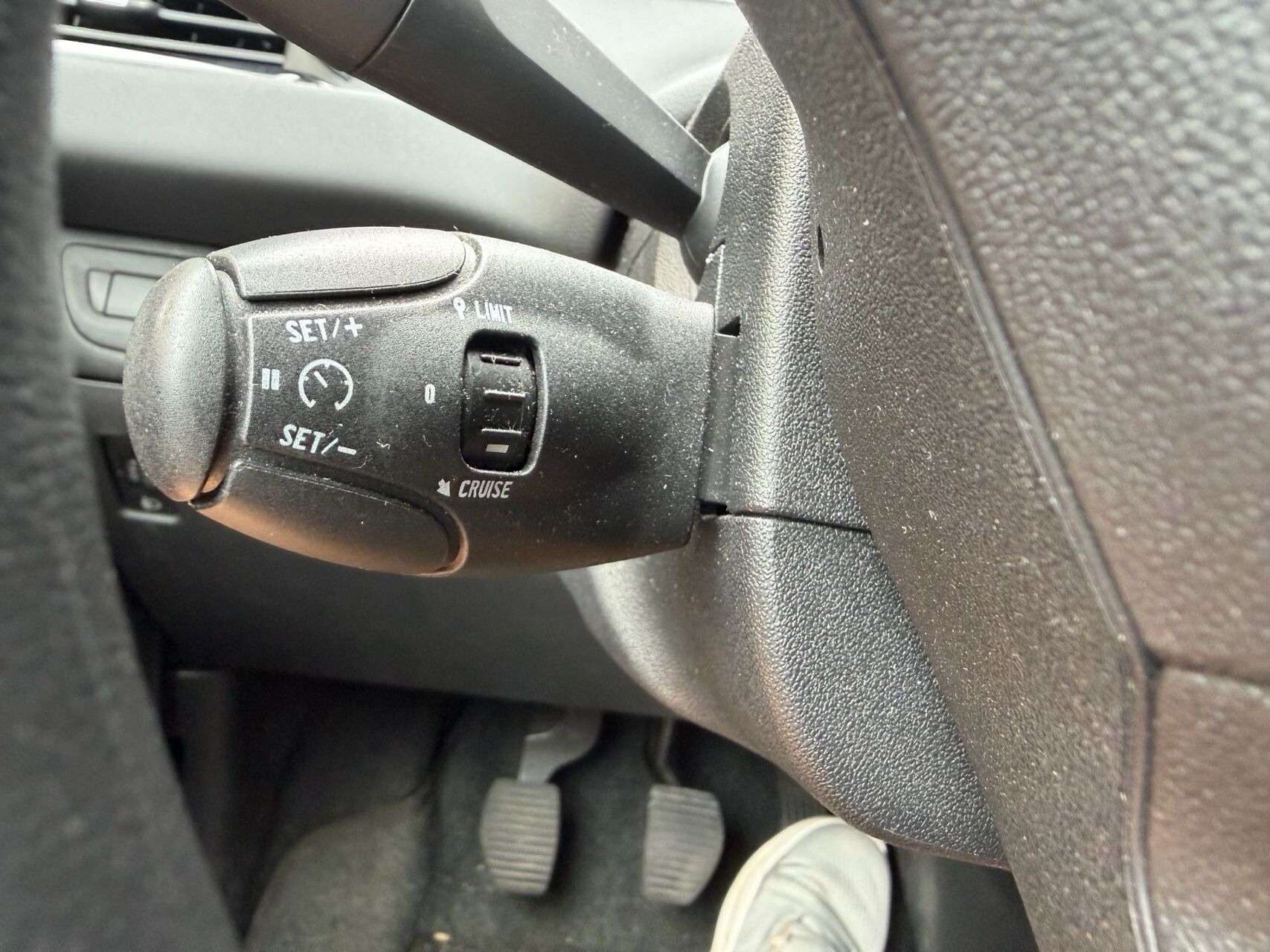 Rød Peugeot 208 fra 2014