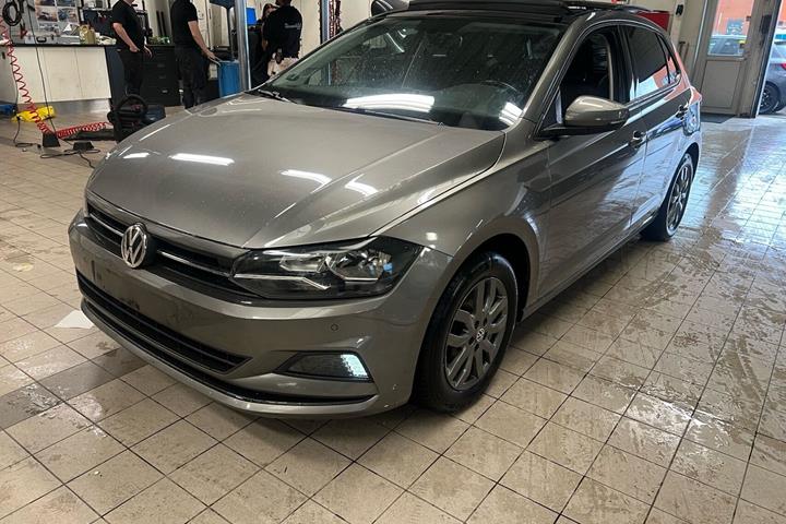 Grå VW Polo fra 2018