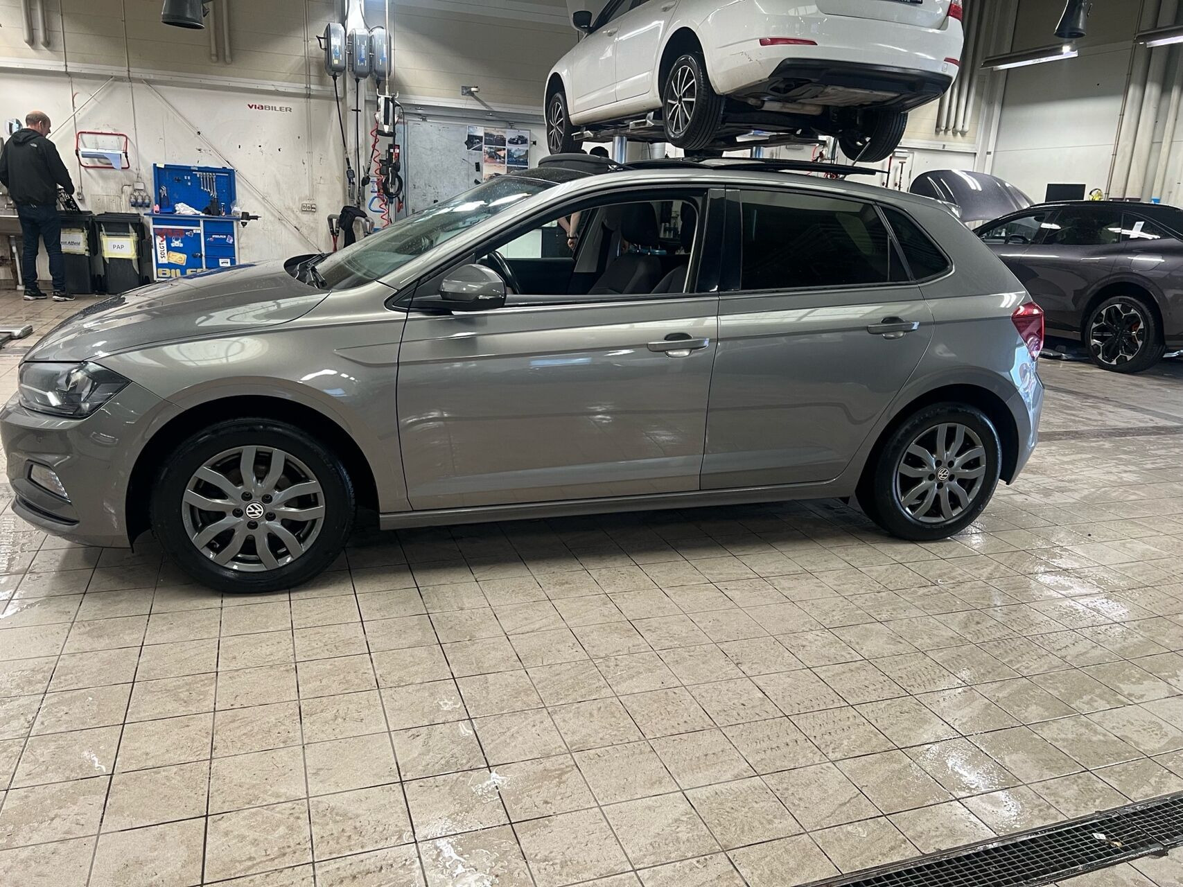 Grå VW Polo fra 2018