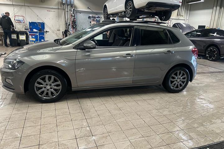 Grå VW Polo fra 2018