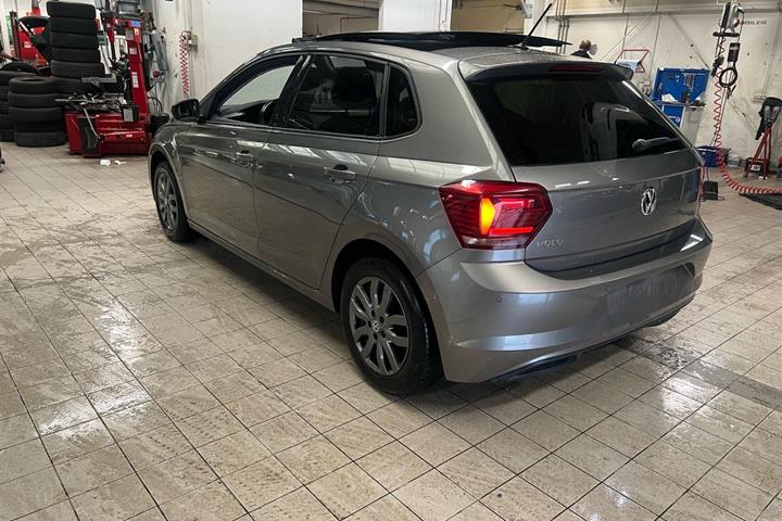 Grå VW Polo fra 2018