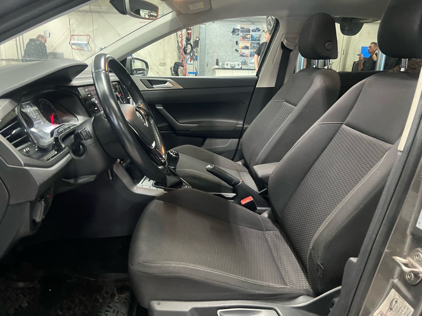 Grå VW Polo fra 2018