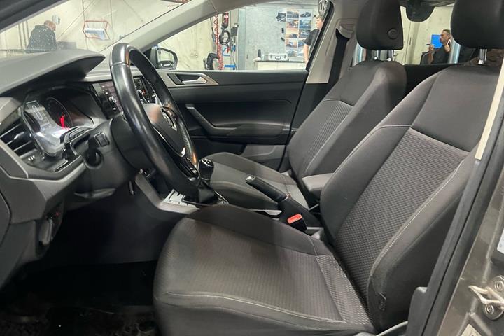 Grå VW Polo fra 2018