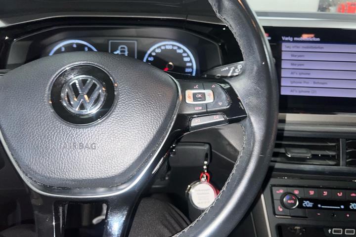Grå VW Polo fra 2018