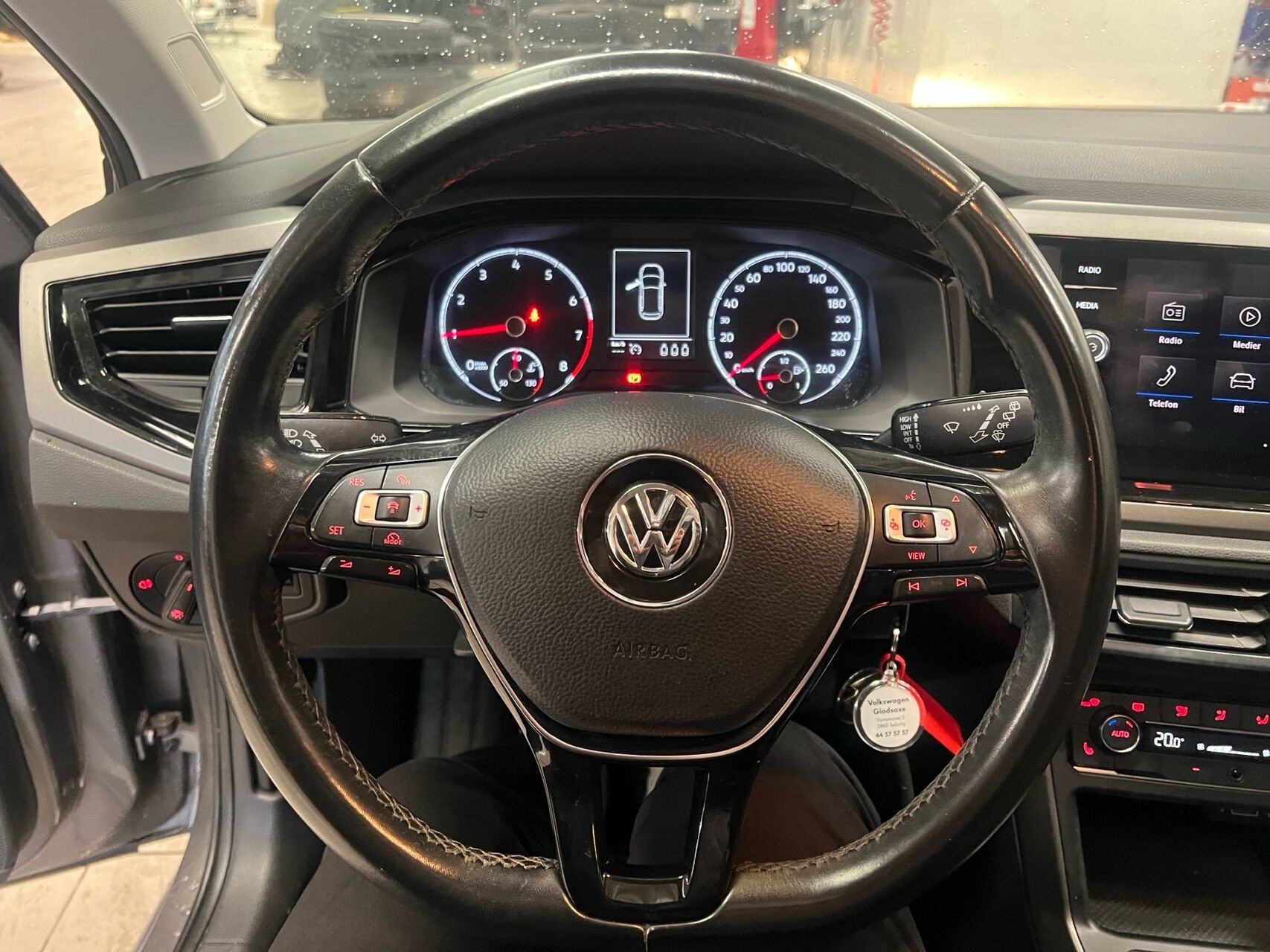 Grå VW Polo fra 2018