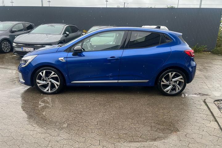Blå Renault Clio fra 2023