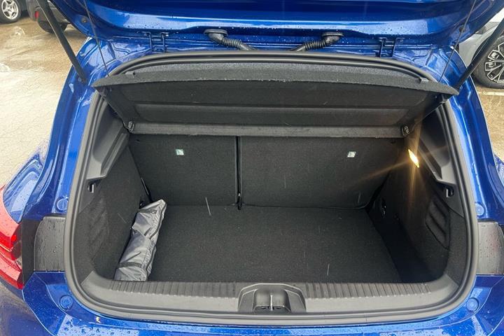 Blå Renault Clio fra 2023