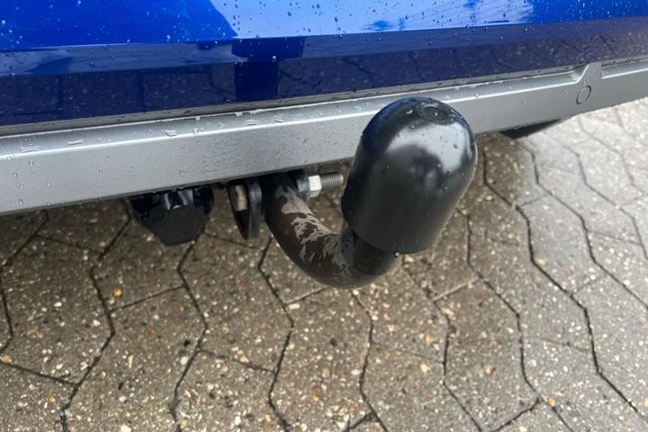 Blå Renault Clio fra 2023