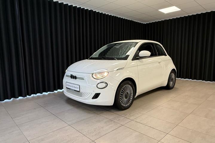 Hvid Fiat 500e fra 2023
