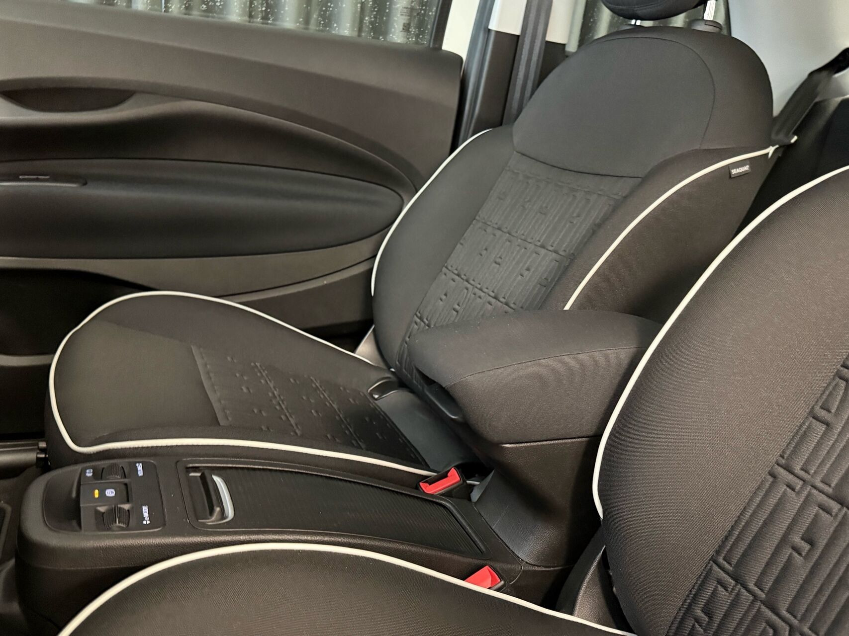Hvid Fiat 500e fra 2023