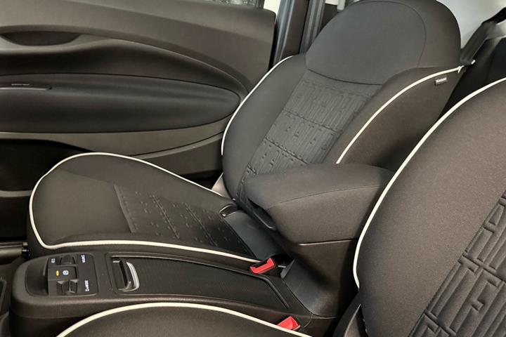 Hvid Fiat 500e fra 2023