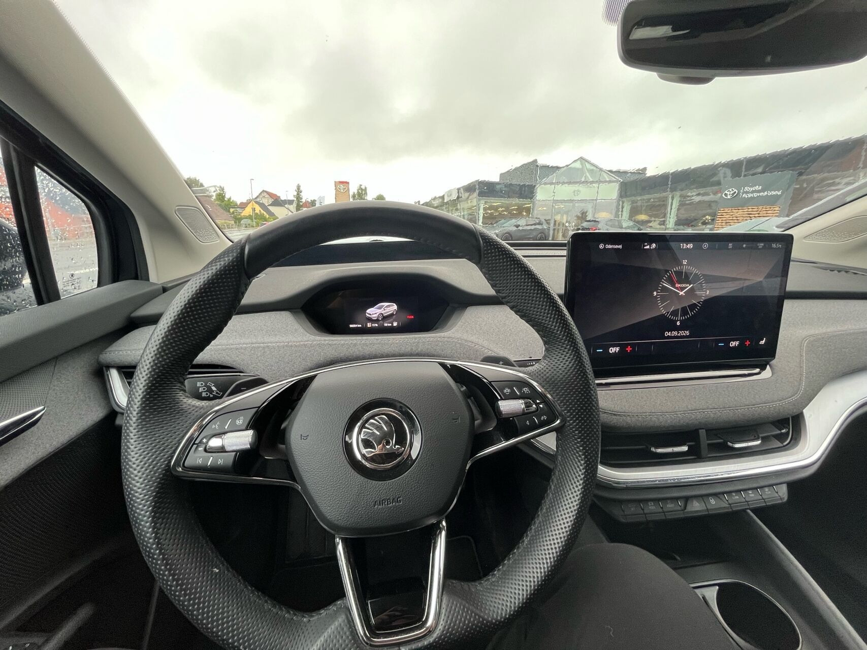 Sort Skoda Enyaq fra 2024