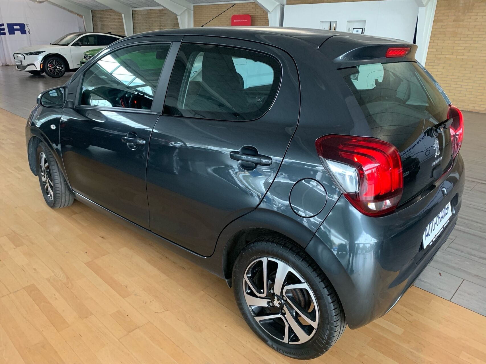 Grå Peugeot 108 fra 2019