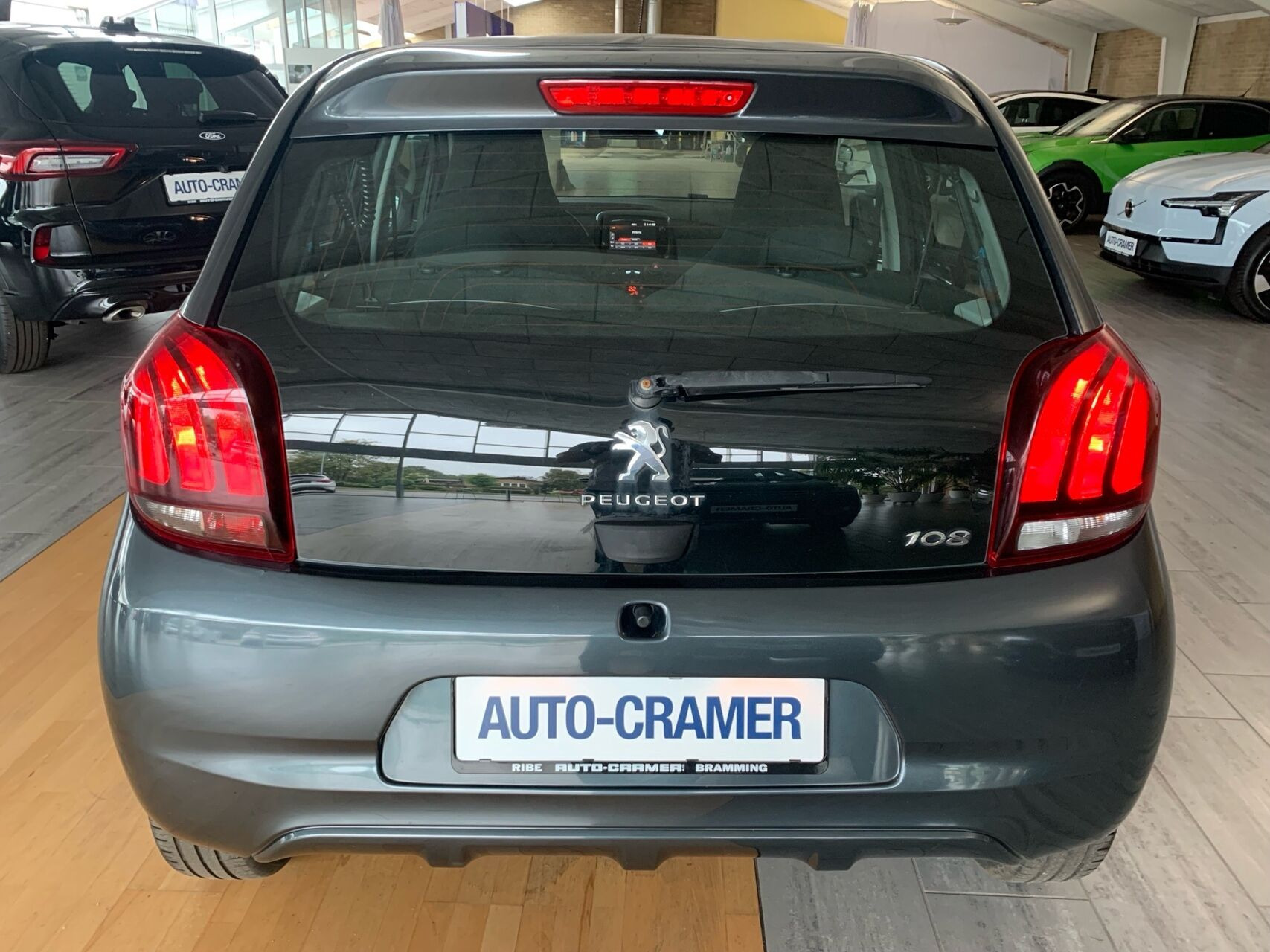 Grå Peugeot 108 fra 2019