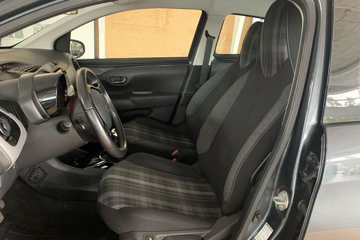 Grå Peugeot 108 fra 2019