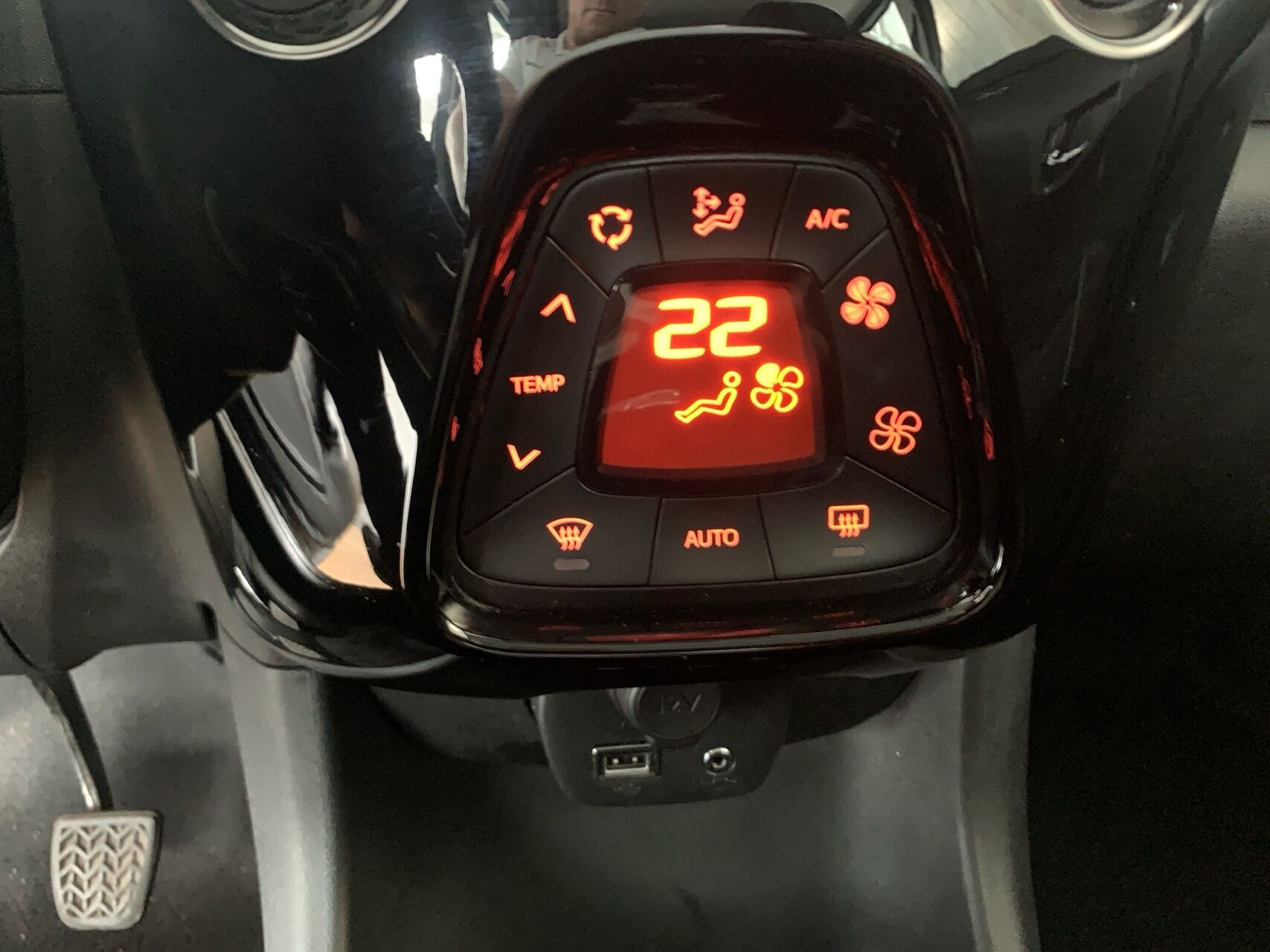 Grå Peugeot 108 fra 2019