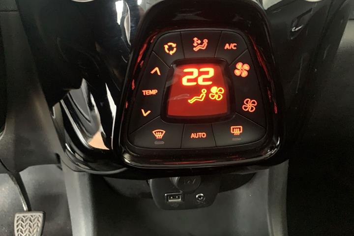 Grå Peugeot 108 fra 2019
