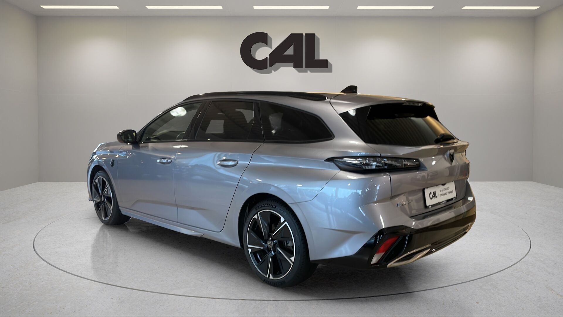 Grå Peugeot E-308 fra 2024