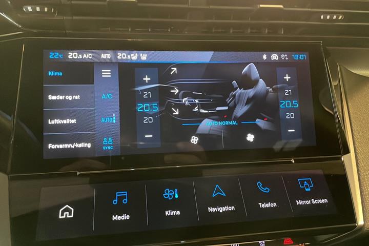 Grå Peugeot E-308 fra 2024