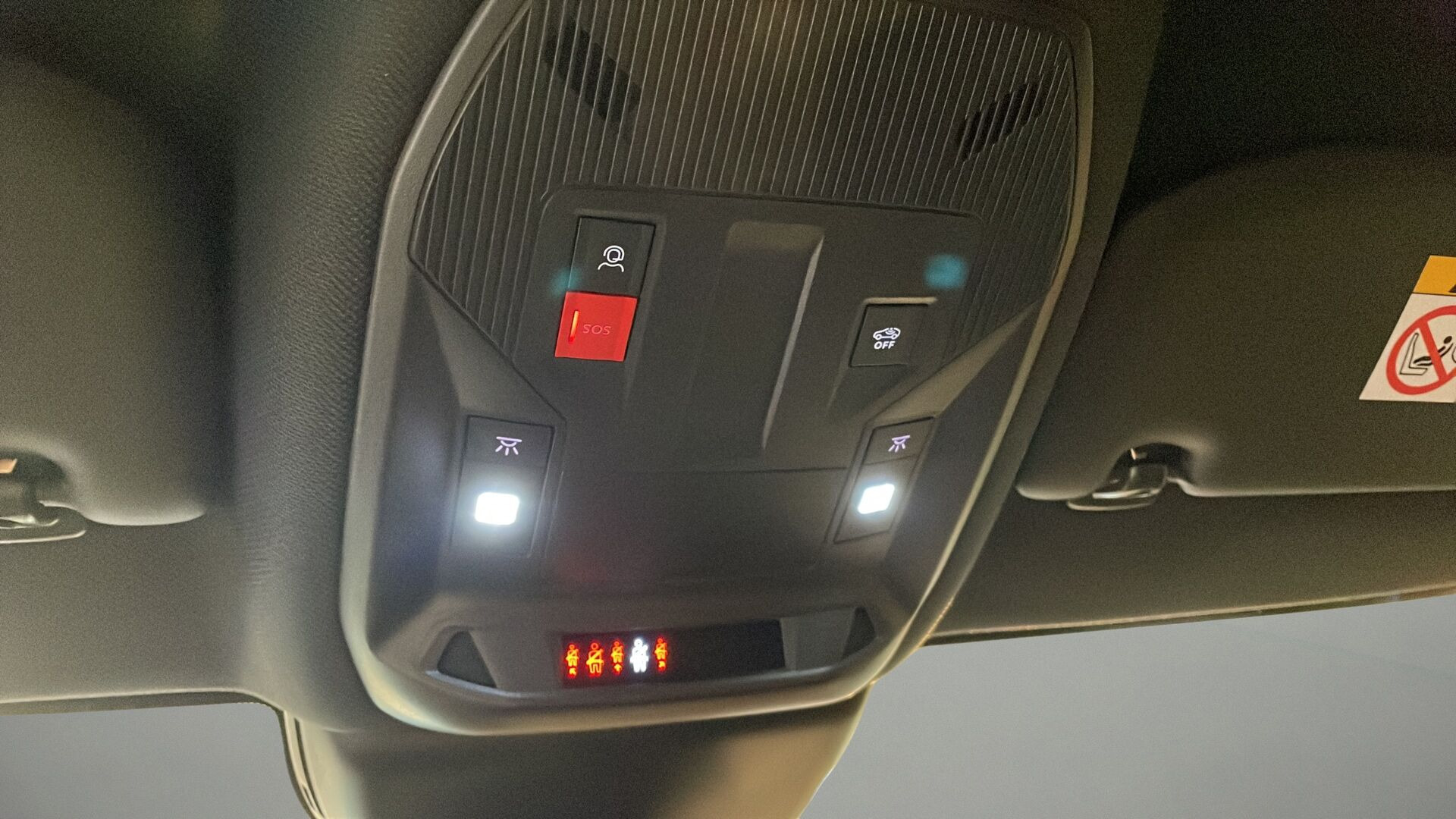 Grå Peugeot E-308 fra 2024