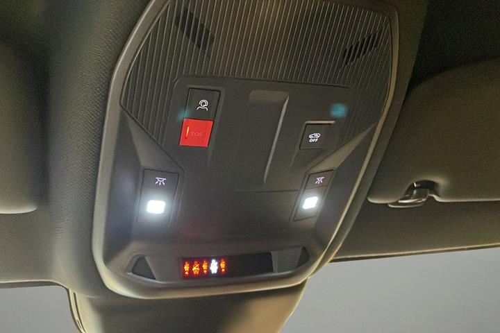 Grå Peugeot E-308 fra 2024
