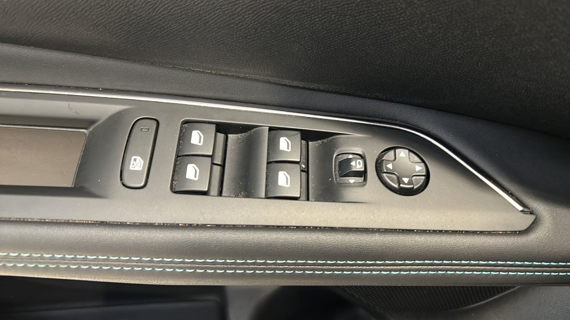 Sort Peugeot 3008 fra 2022