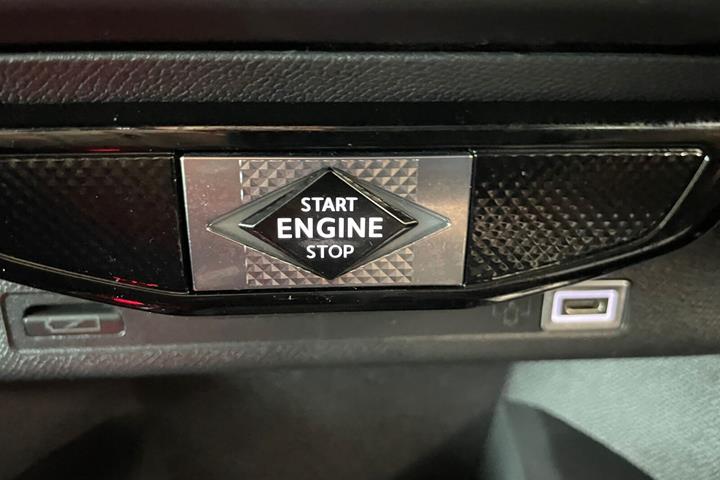 Rød DS DS3 Crossback fra 2025