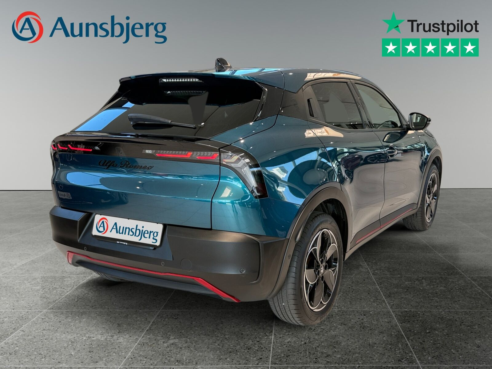 Blå Alfa Romeo Junior fra 2024