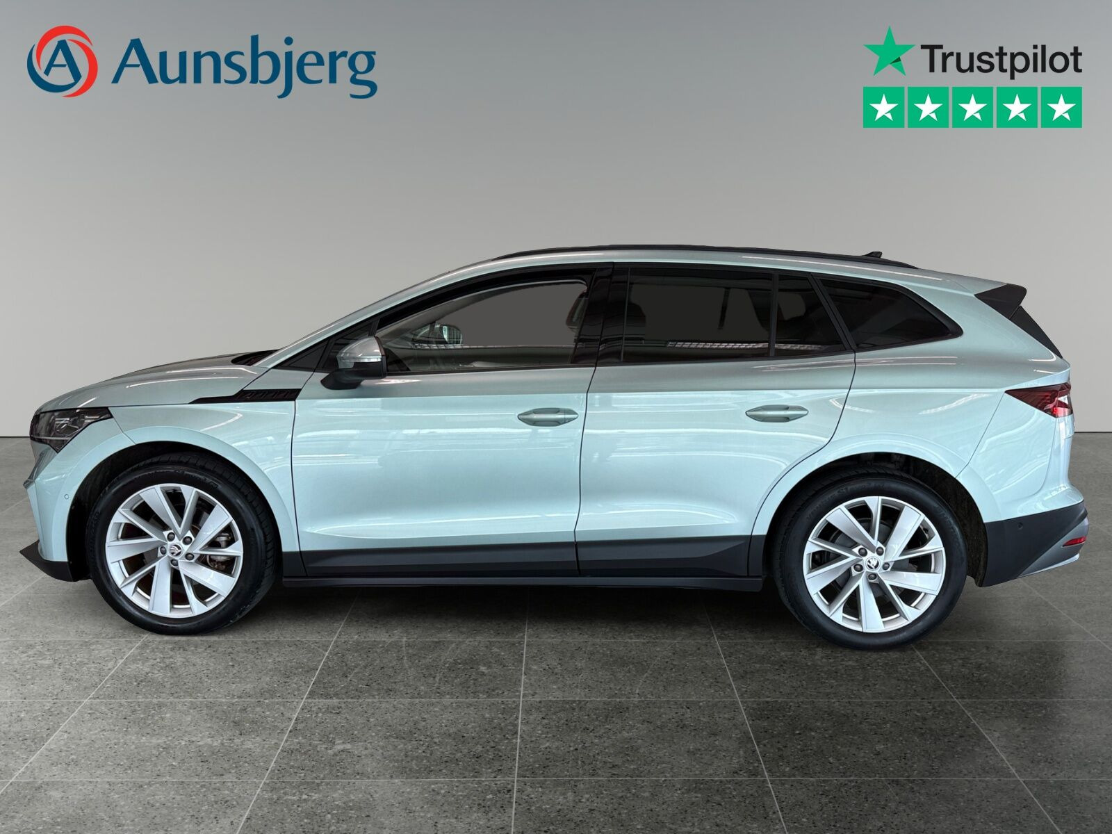 Grå Skoda Enyaq fra 2023