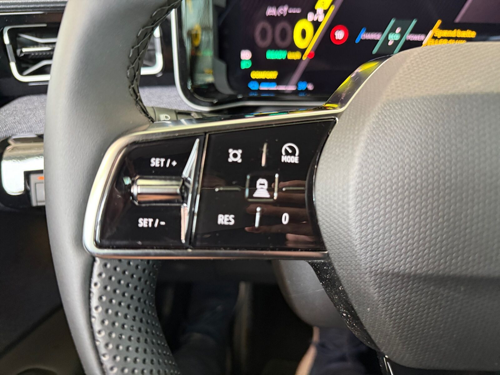 Gul Renault 5 E-Tech fra 2025